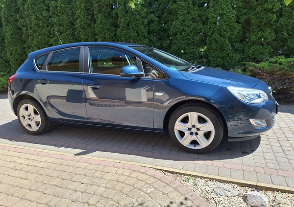Opel Astra cena 26900 przebieg: 49800, rok produkcji 2010 z Barcin małe 106